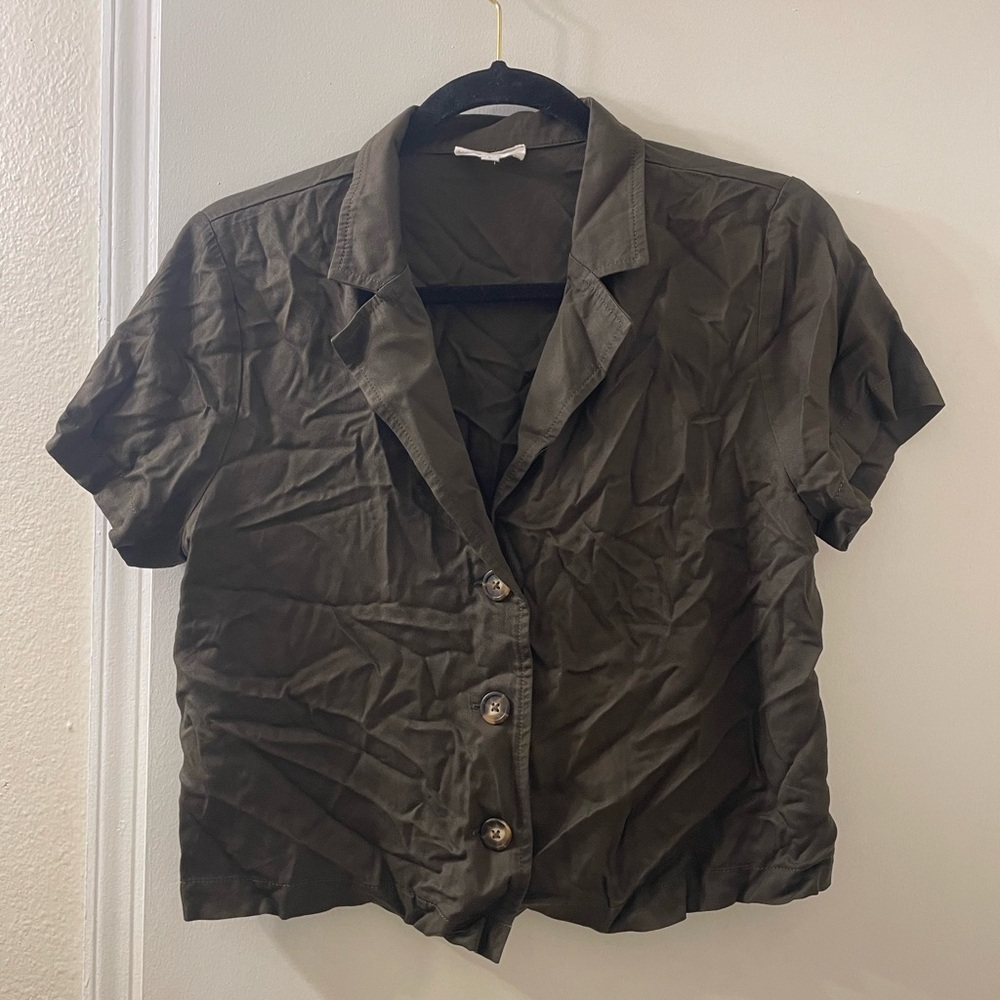 Lou & Grey Cropped Short Button Front Blouse- Olive Green Small